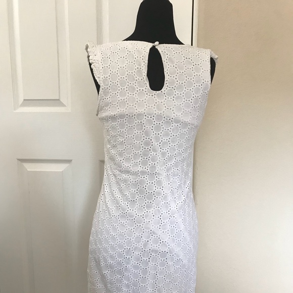 A white dress - Picture 2 of 3